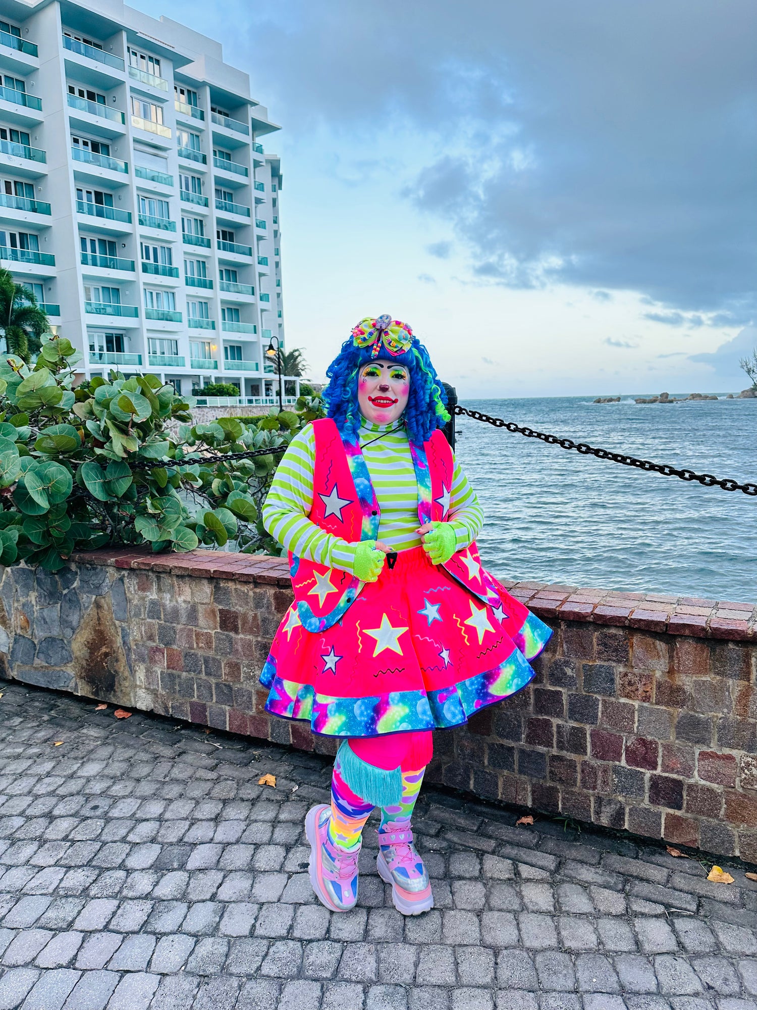 Clown services for events in Washington DC, Maryland, and Virginia, offering fun shows, face painting, balloon twisting, 360 photo booths, inflatable castles, and more.